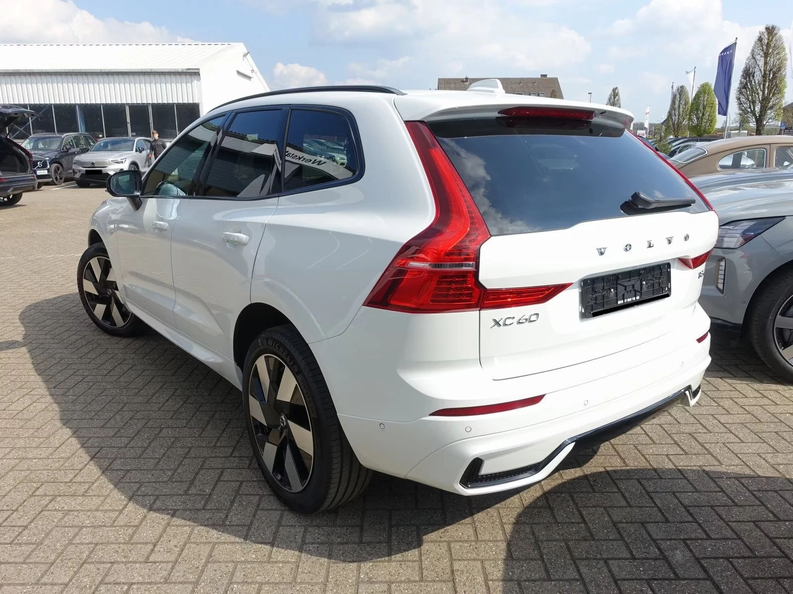 Volvo XC60 T8 AWD Plus Dark, снимка 4 - Автомобили и джипове - 54597107