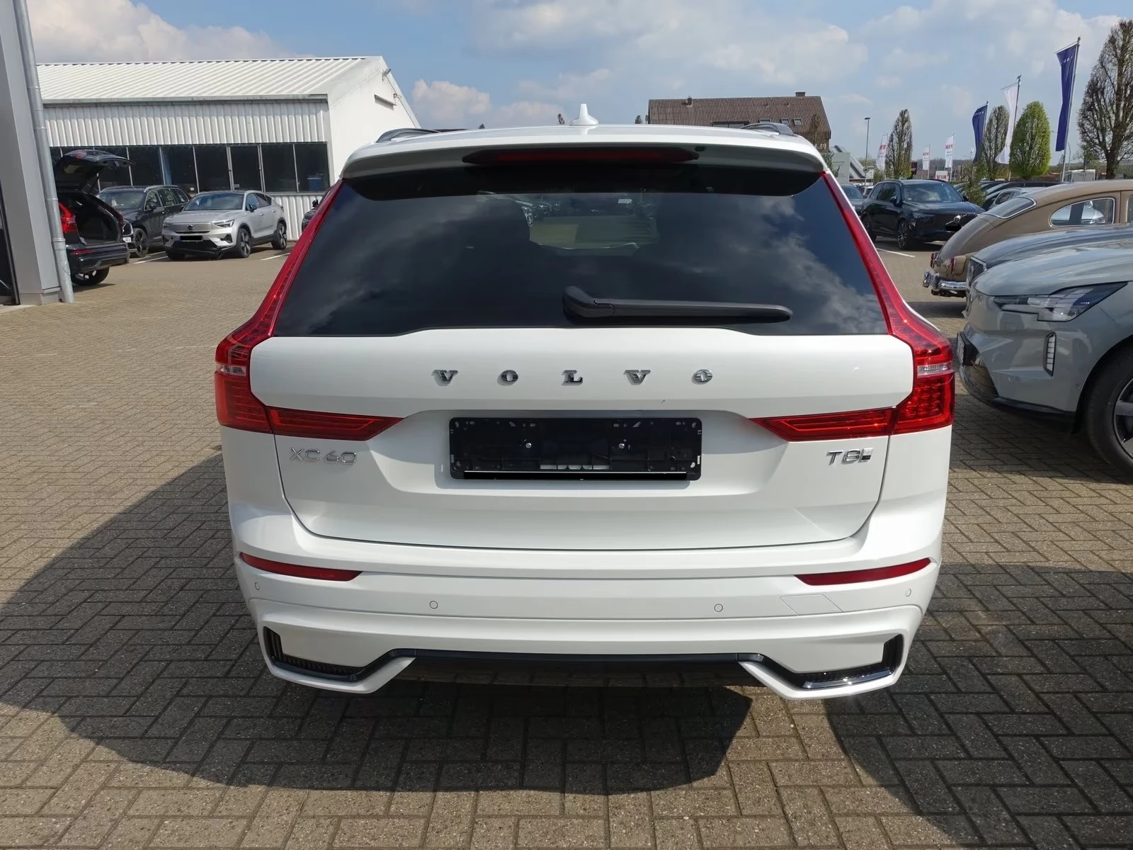 Volvo XC60 T8 AWD Plus Dark, снимка 6 - Автомобили и джипове - 54597107