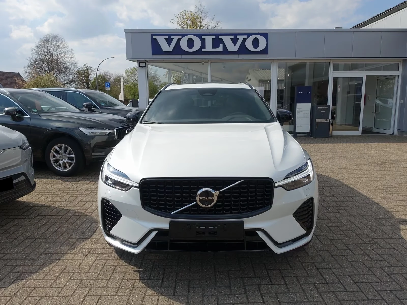 Volvo XC60 T8 AWD Plus Dark, снимка 5 - Автомобили и джипове - 54597107