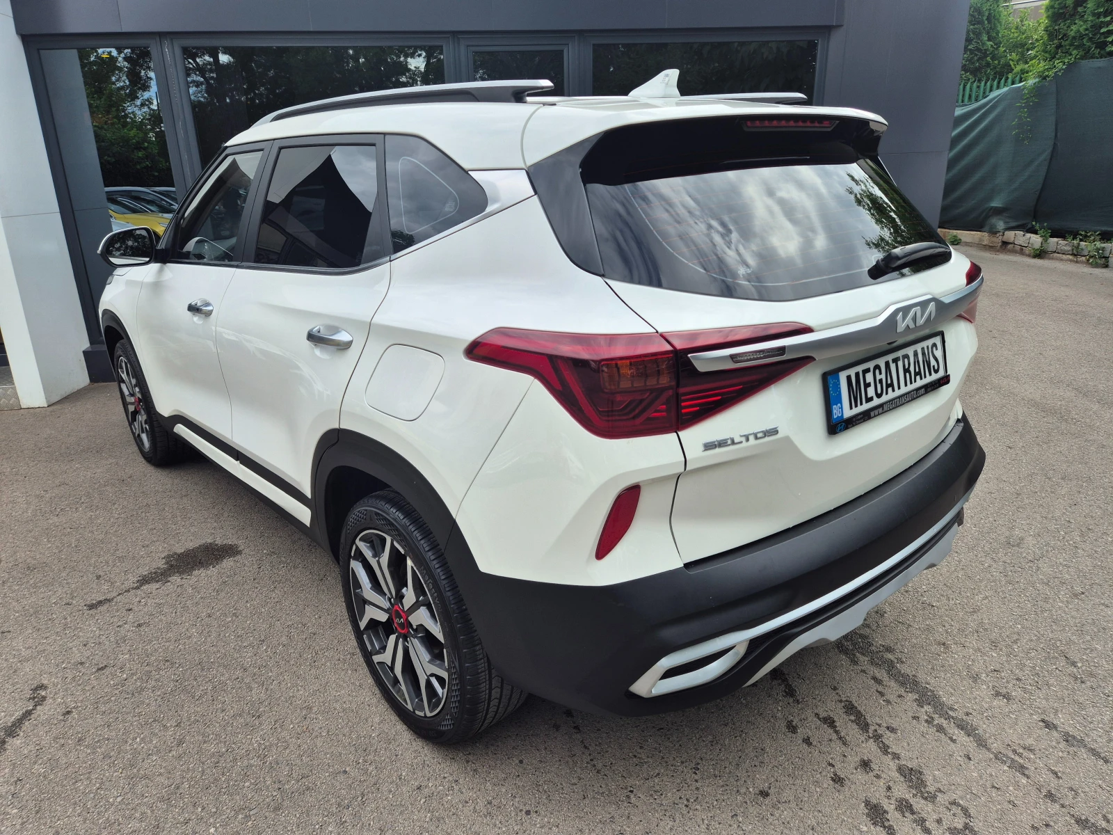 Kia Seltos 1.6 Turbo Signature - Наличен в БГ, снимка 4 - Автомобили и джипове - 55136300