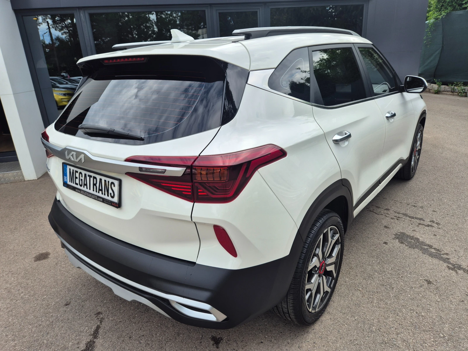Kia Seltos 1.6 Turbo Signature - Наличен в БГ, снимка 3 - Автомобили и джипове - 55136300