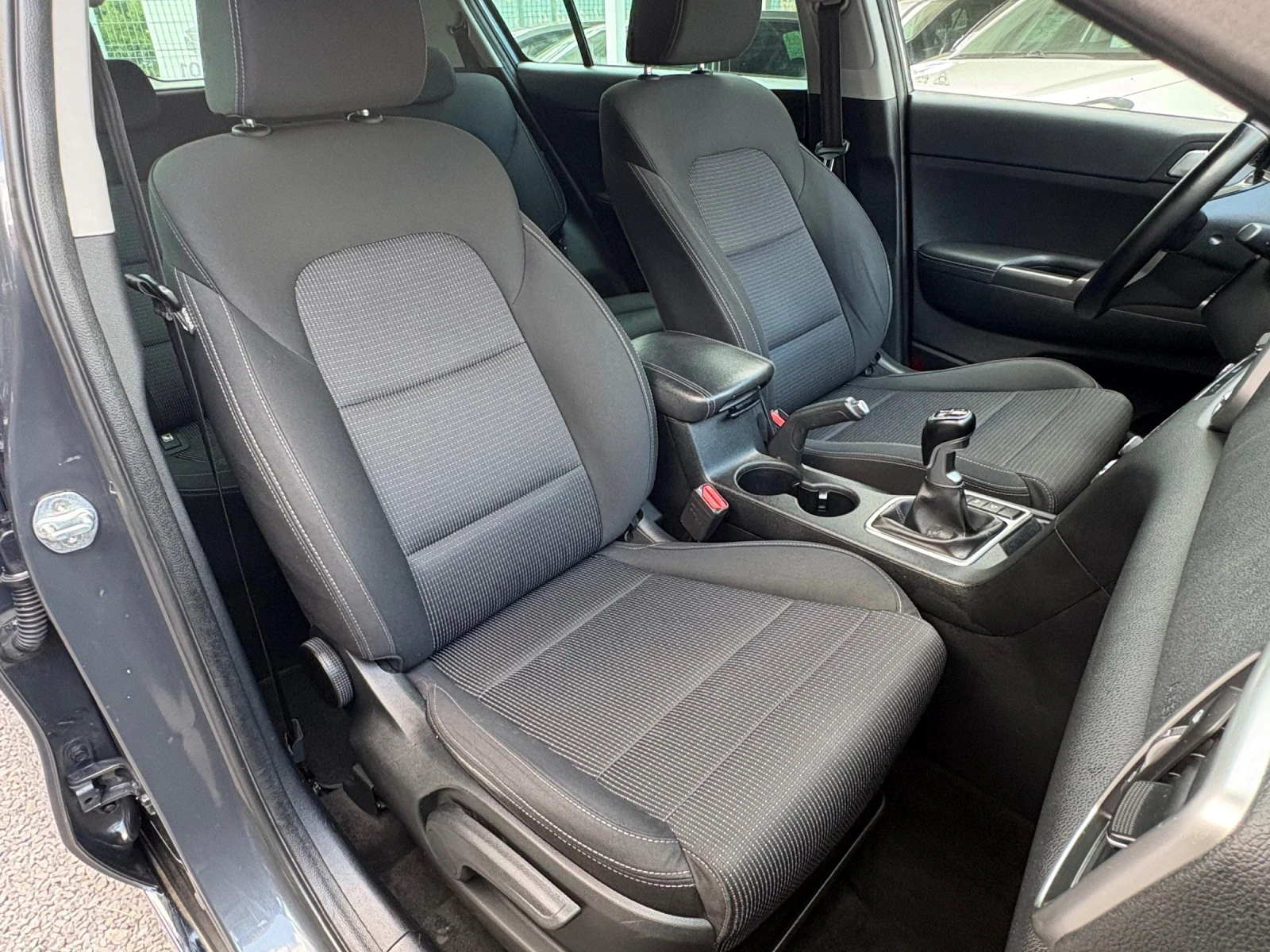 Kia Sportage 1.6 i - 154000км., снимка 12 - Автомобили и джипове - 55416343