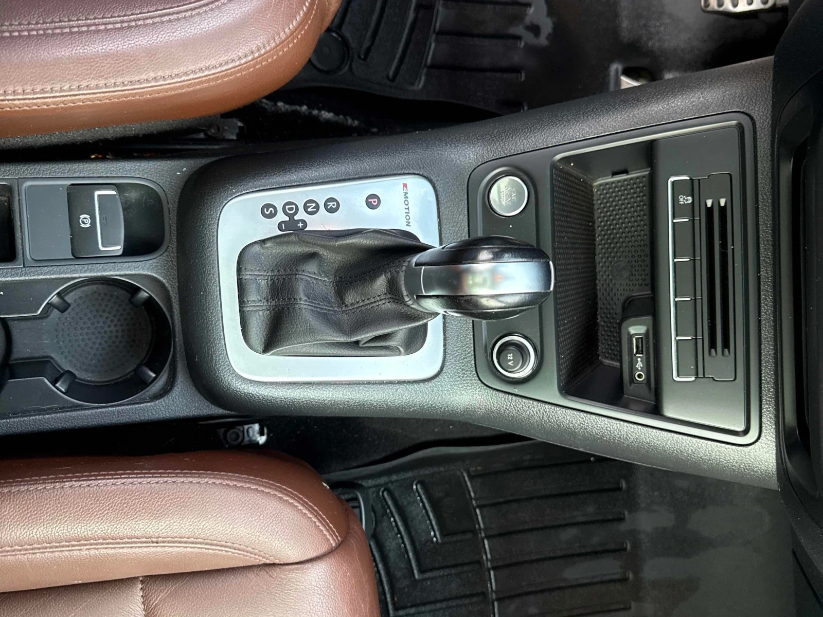 VW Tiguan * Highline * CARFAX * БЕЗ ПЪРВОНАЧАЛНА ВНОСКА, снимка 12 - Автомобили и джипове - 55884440