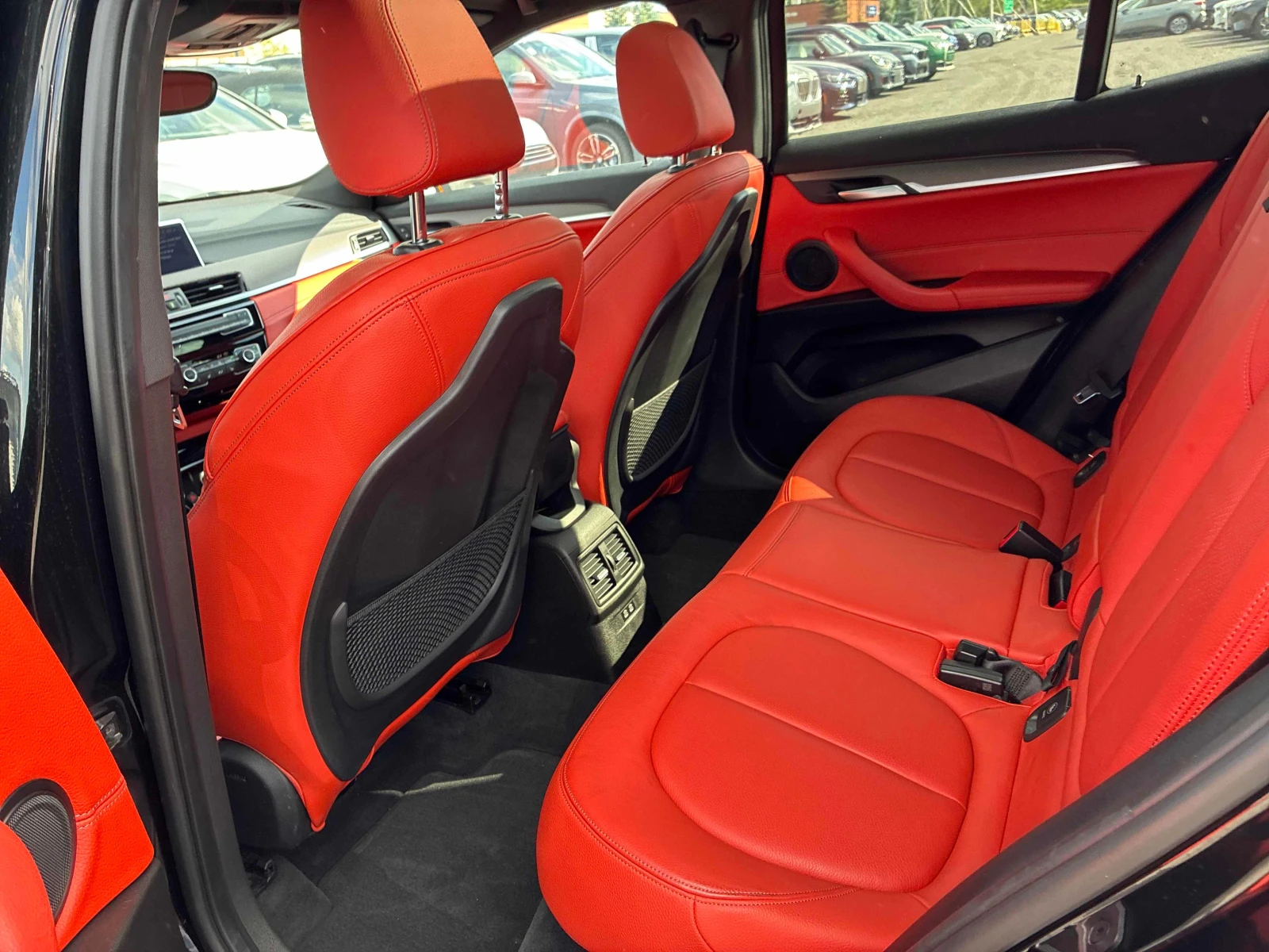 BMW X2  M35i M-PACK / АВТОКРЕДИТ / RED INT, снимка 11 - Автомобили и джипове - 55989321