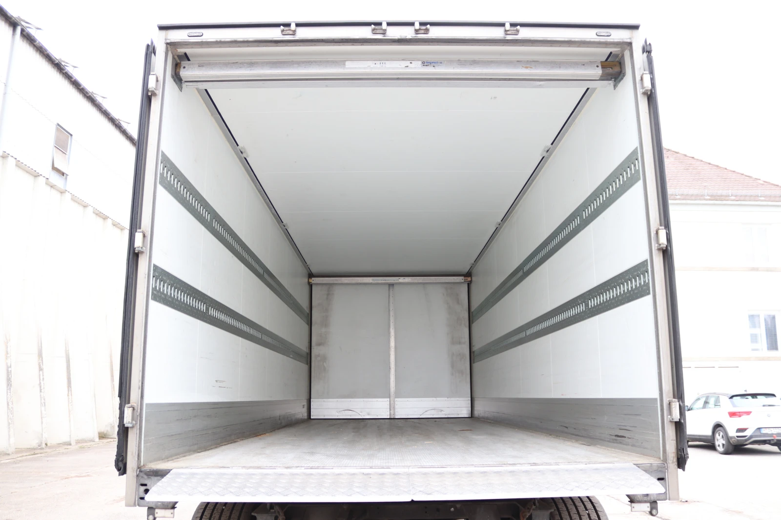   Ako 18 | Mobile.bg   7