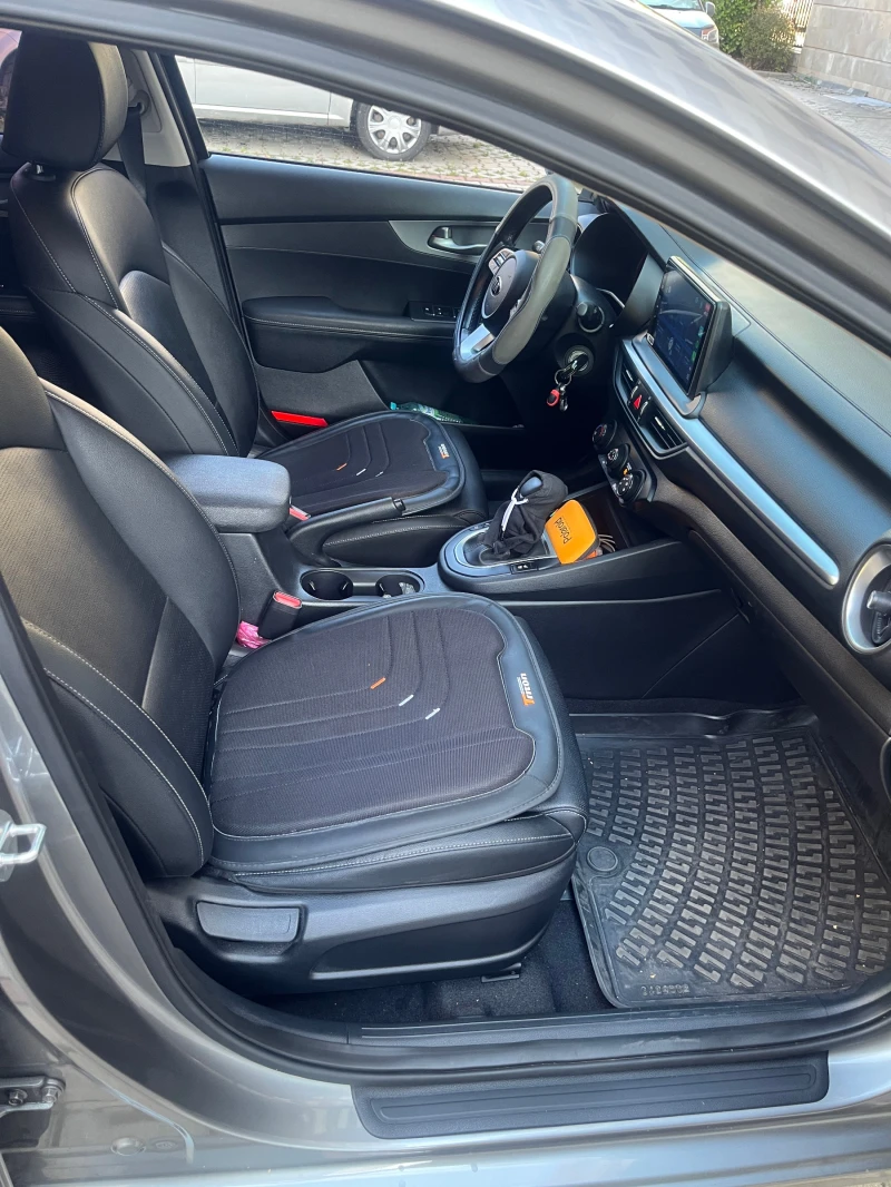 Kia K3, снимка 8 - Автомобили и джипове - 51926575