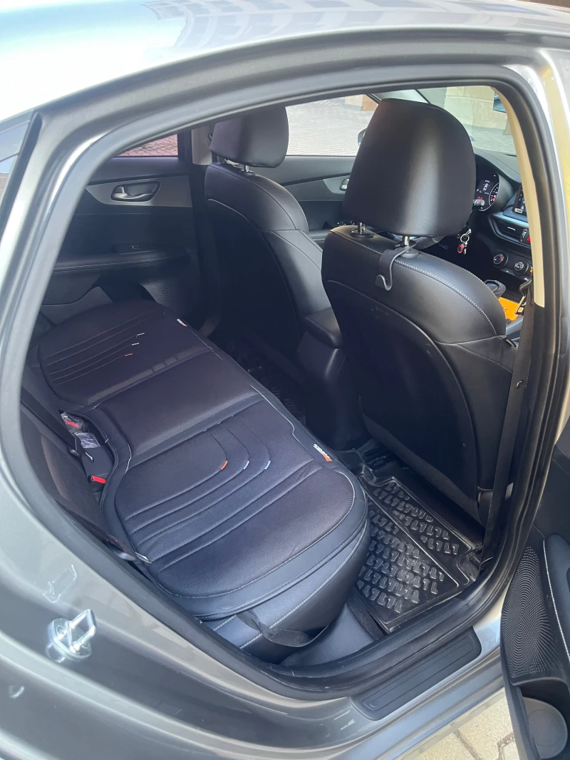 Kia K3, снимка 9 - Автомобили и джипове - 51926575