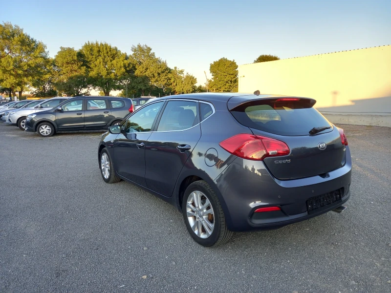 Kia Ceed 1.6CRDI, снимка 6 - Автомобили и джипове - 51535157