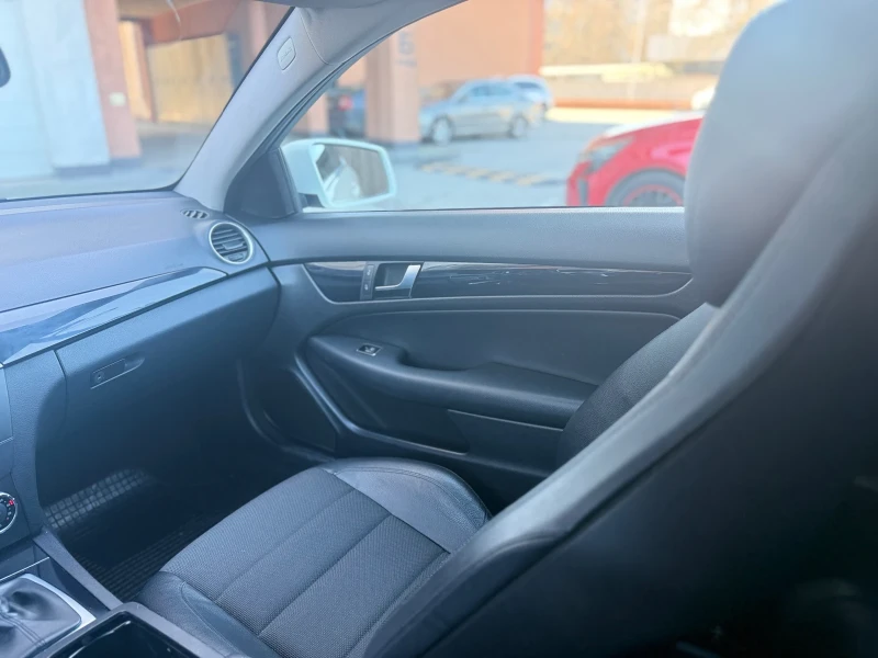 Mercedes-Benz C 220, снимка 11 - Автомобили и джипове - 52557474