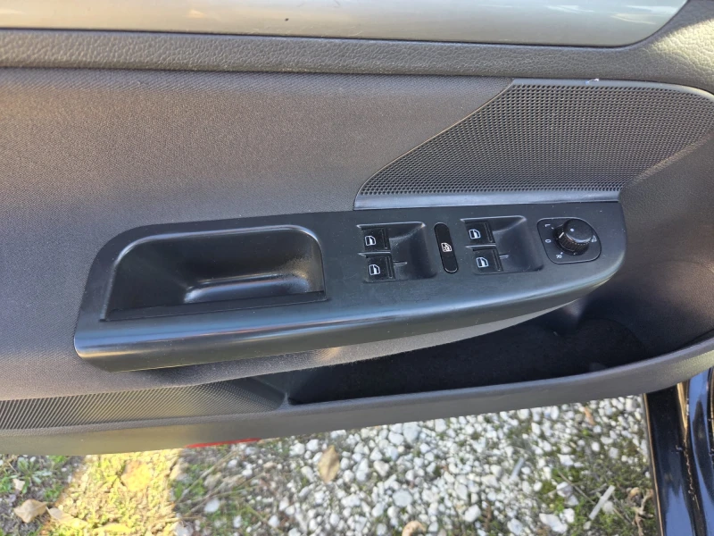 VW Golf 2.0 TDi 140ps PANORAMA, снимка 15 - Автомобили и джипове - 52233593