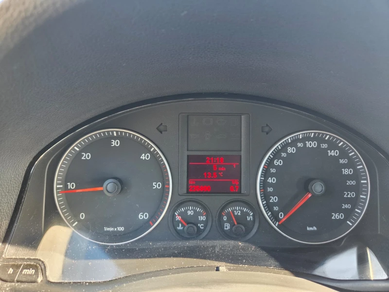 VW Golf 2.0 TDi 140ps PANORAMA, снимка 17 - Автомобили и джипове - 52233593