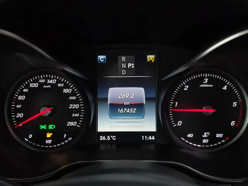 Mercedes-Benz C 220 D Avantgarde, снимка 8 - Автомобили и джипове - 55703550