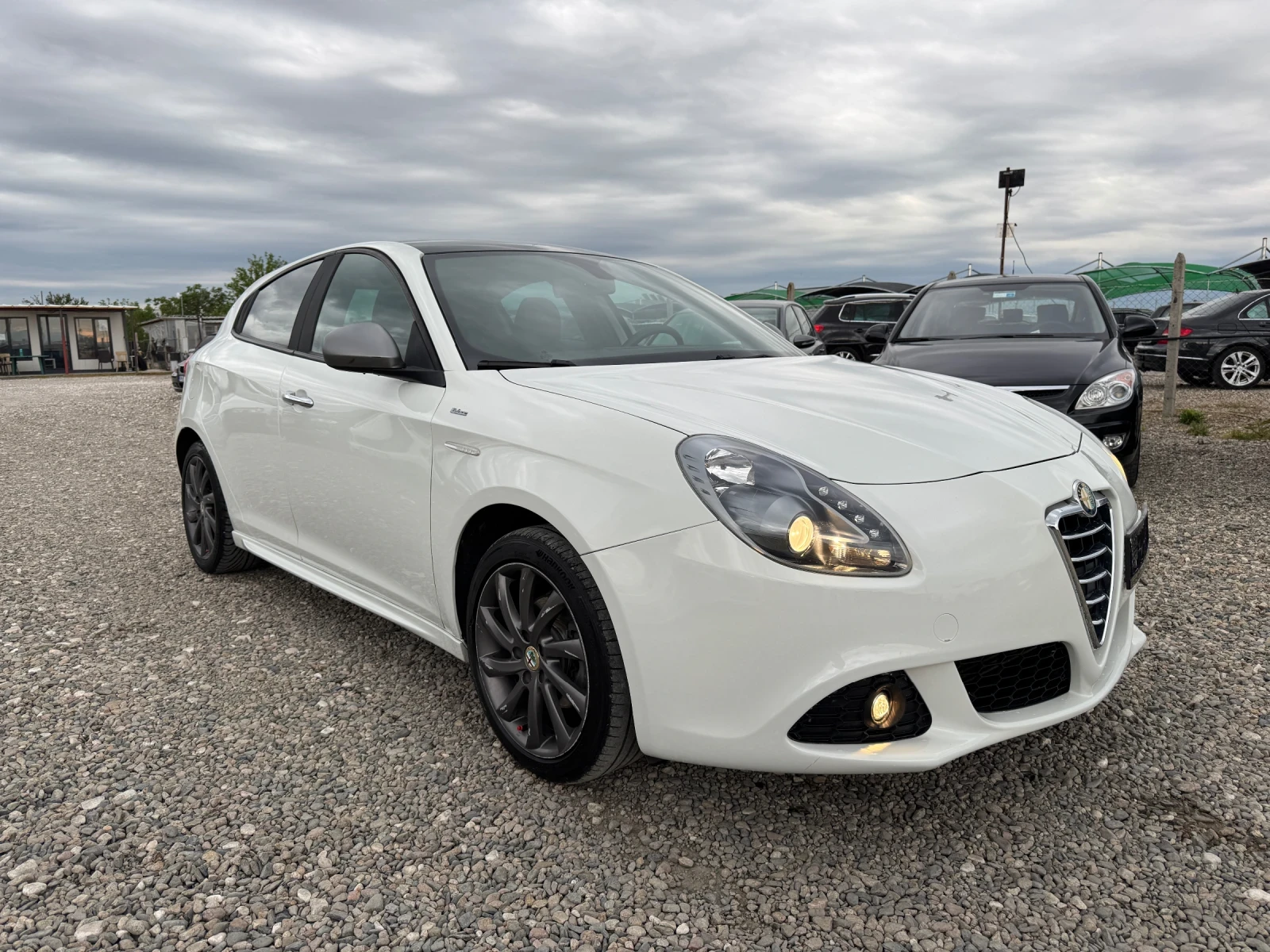 Alfa Romeo Giulietta  VELOCE 1.6 JTDm-2 - изображение 8