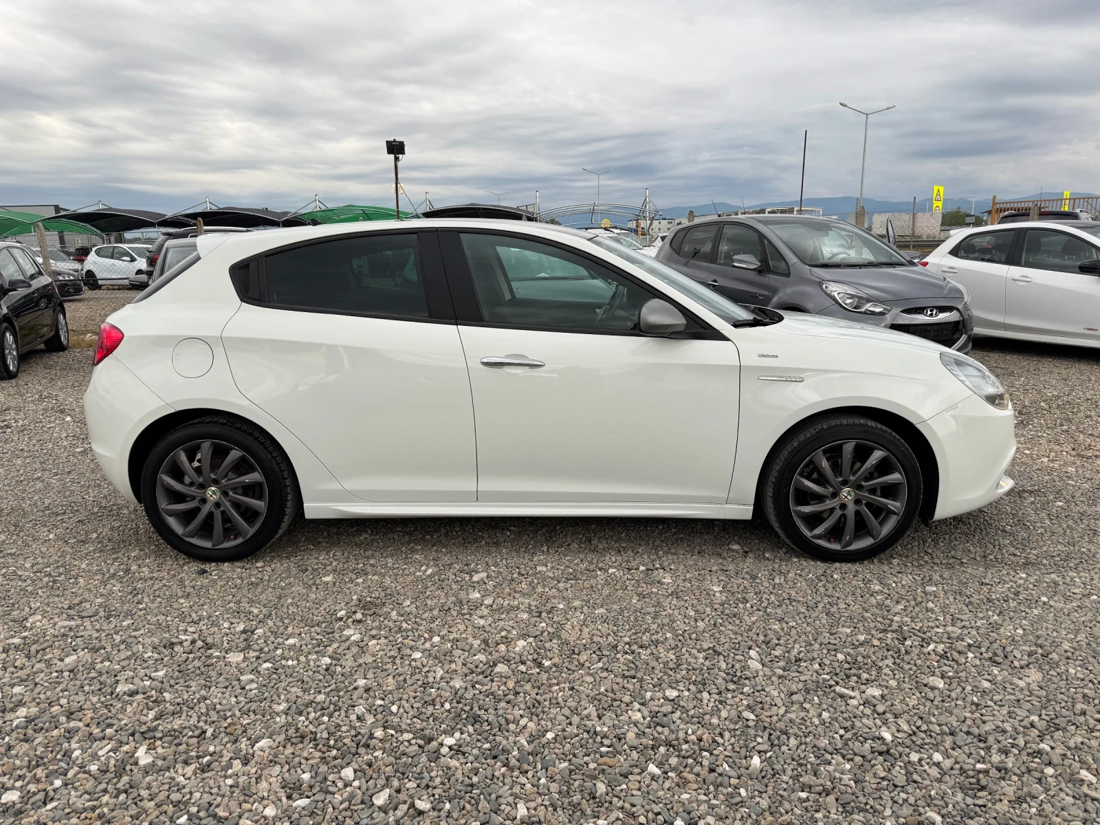 Alfa Romeo Giulietta  VELOCE 1.6 JTDm-2 - изображение 7