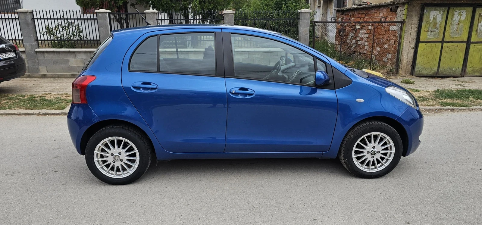 Toyota Yaris 1000 i - изображение 4