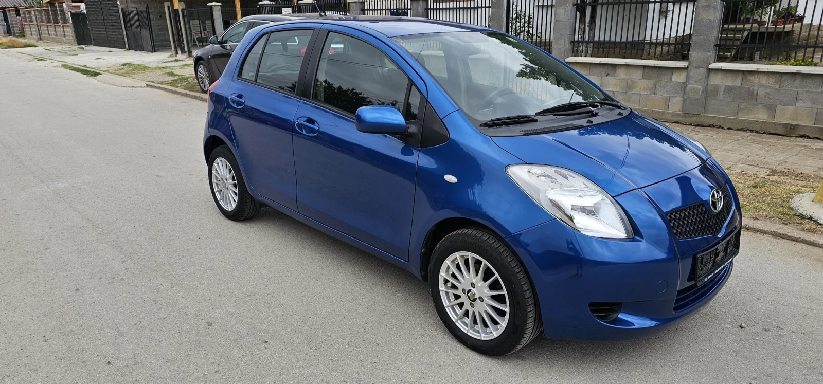 Toyota Yaris 1000 i - изображение 2