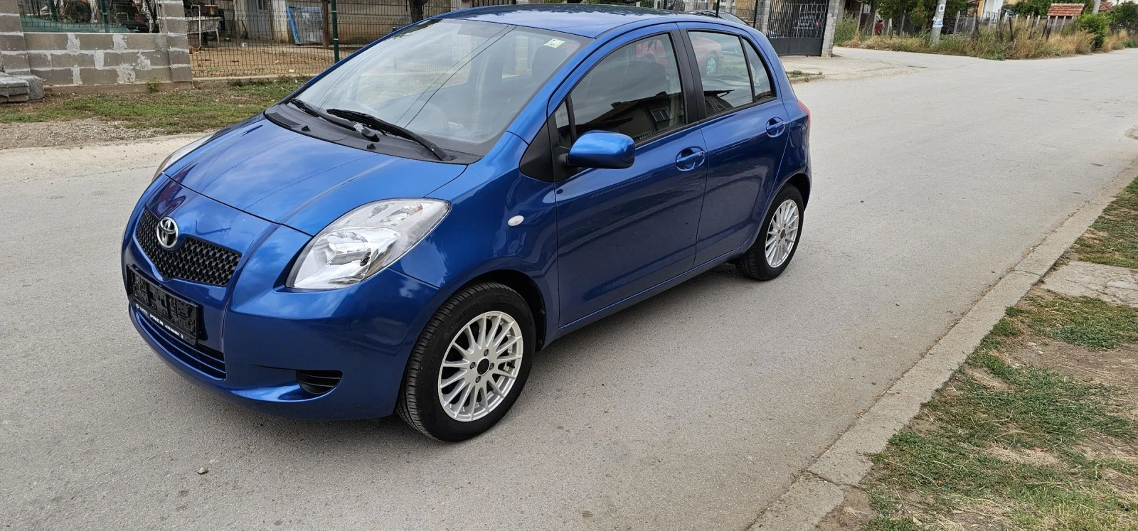 Toyota Yaris 1000 i - изображение 3