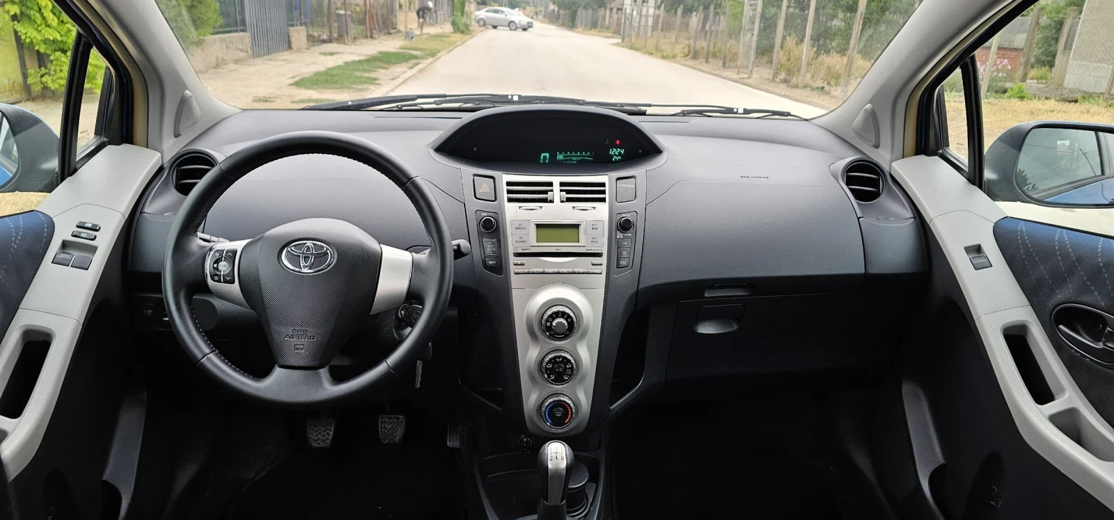 Toyota Yaris 1000 i - изображение 8