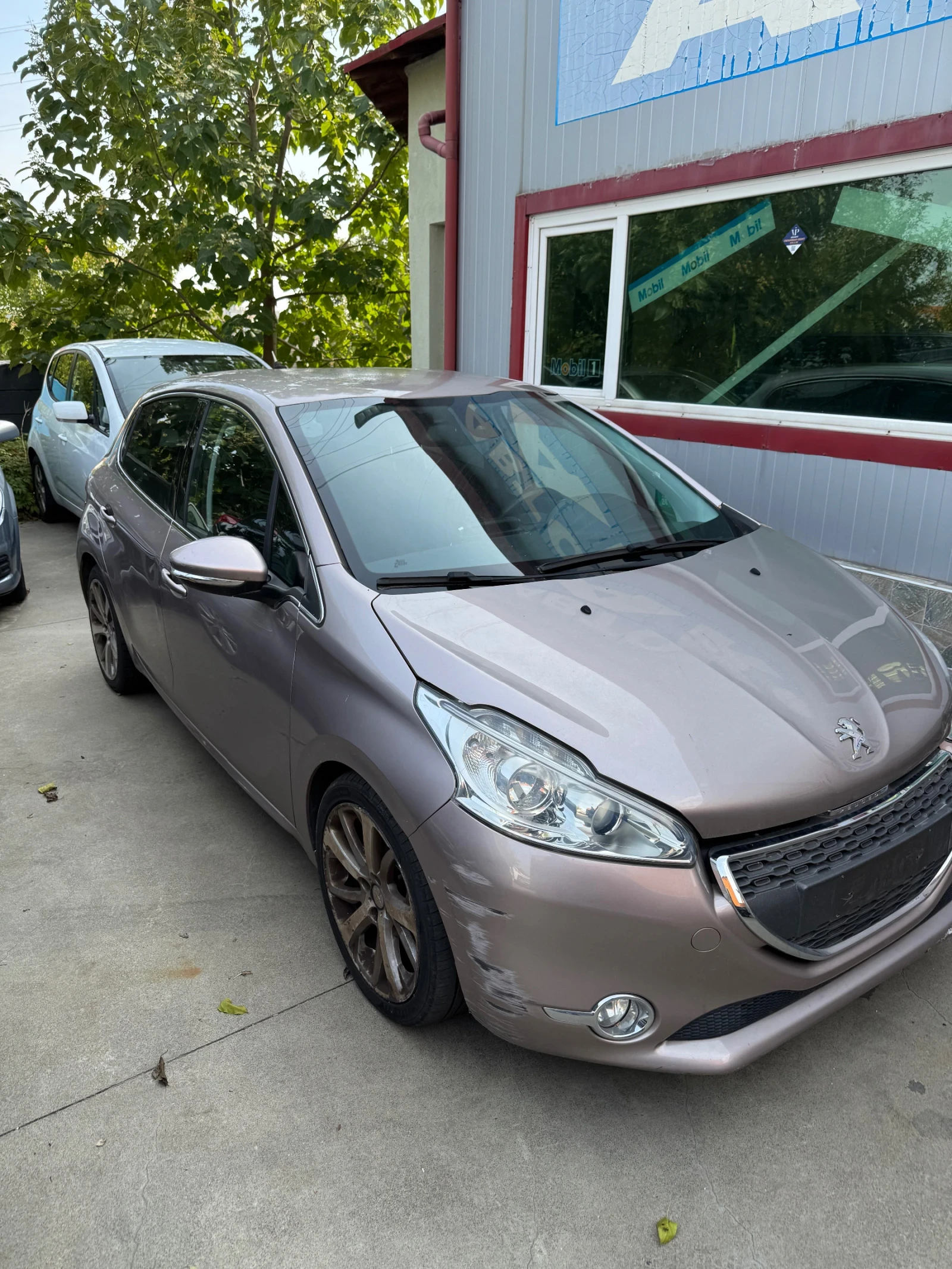 Peugeot 208 1.6 ehdi - изображение 2