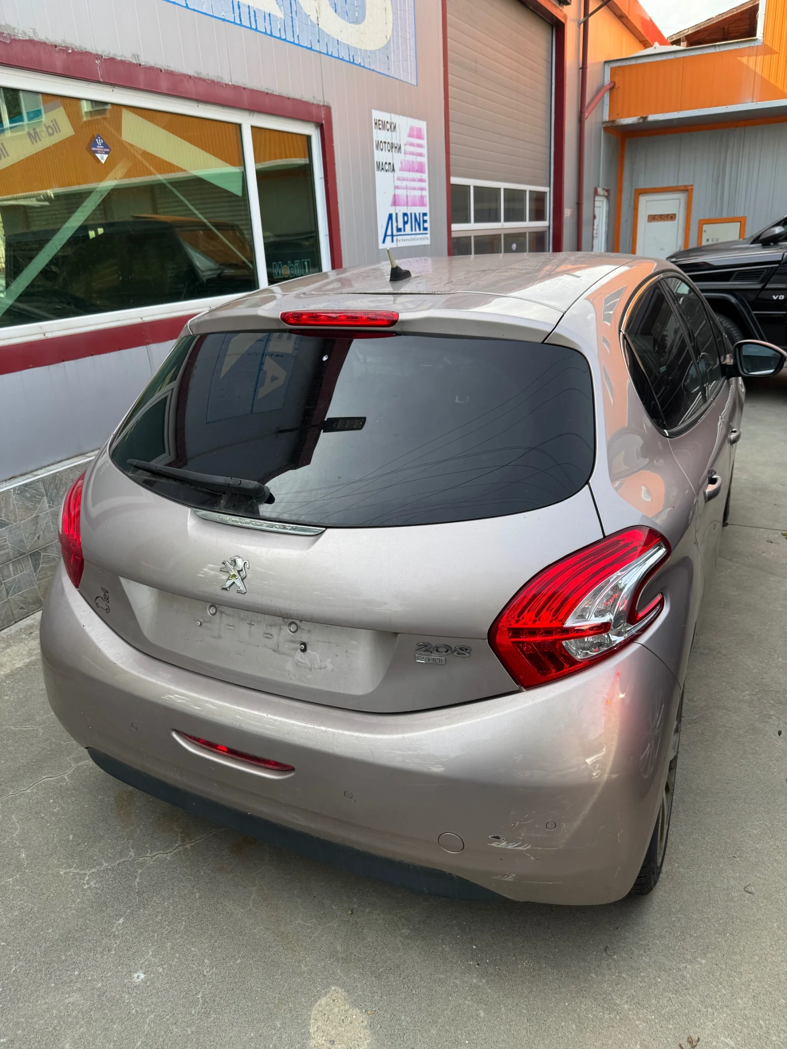 Peugeot 208 1.6 ehdi - изображение 4