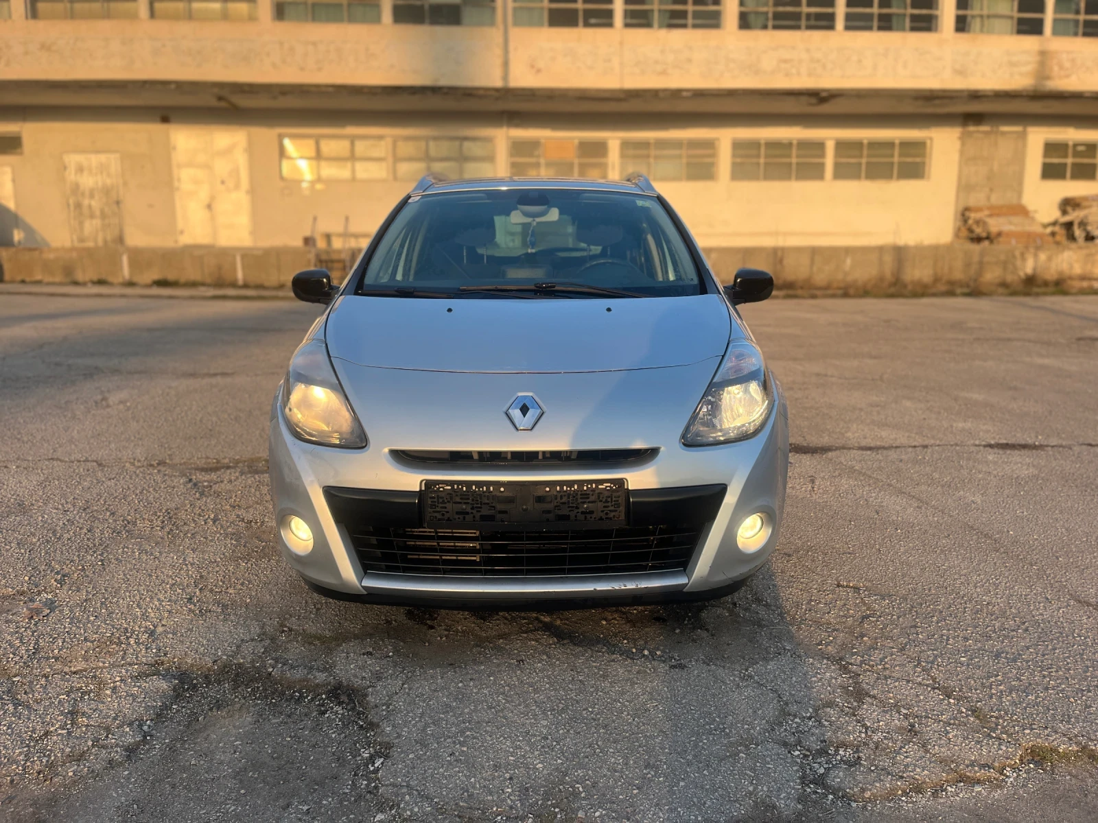 Renault Clio 1.5DCI Navi, снимка 2 - Автомобили и джипове - 53896348