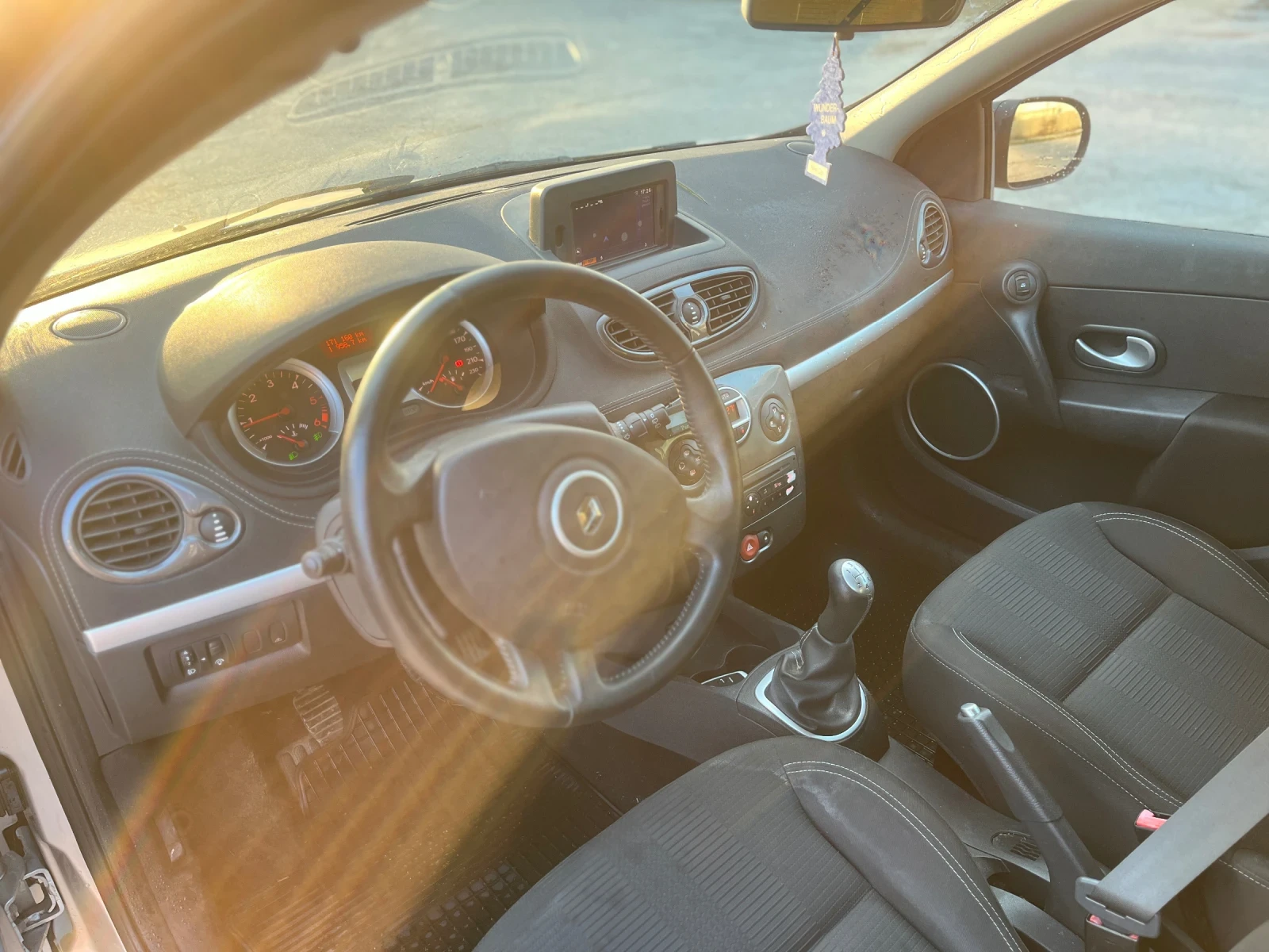 Renault Clio 1.5DCI Navi, снимка 7 - Автомобили и джипове - 53896348