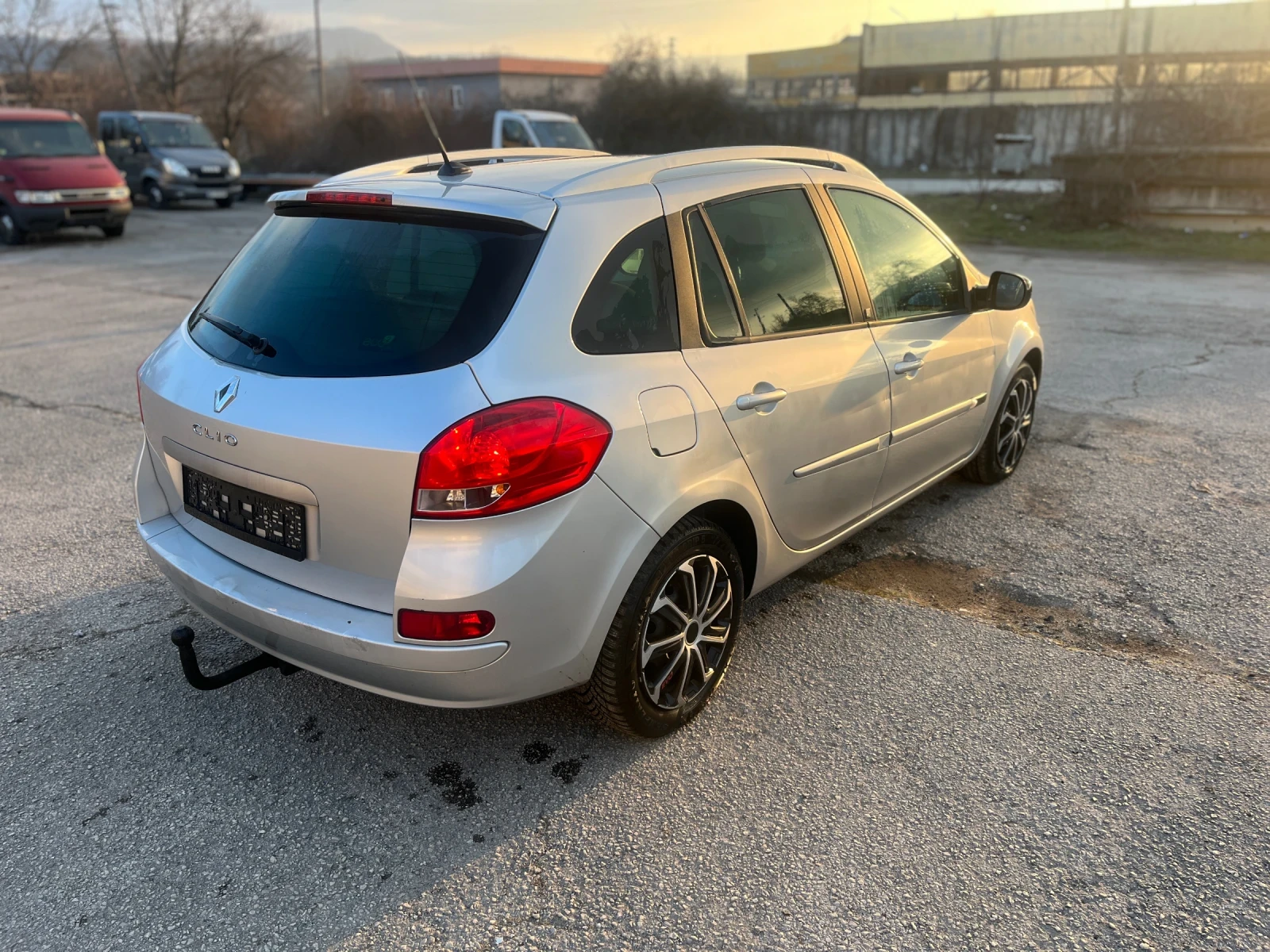 Renault Clio 1.5DCI Navi, снимка 4 - Автомобили и джипове - 53896348