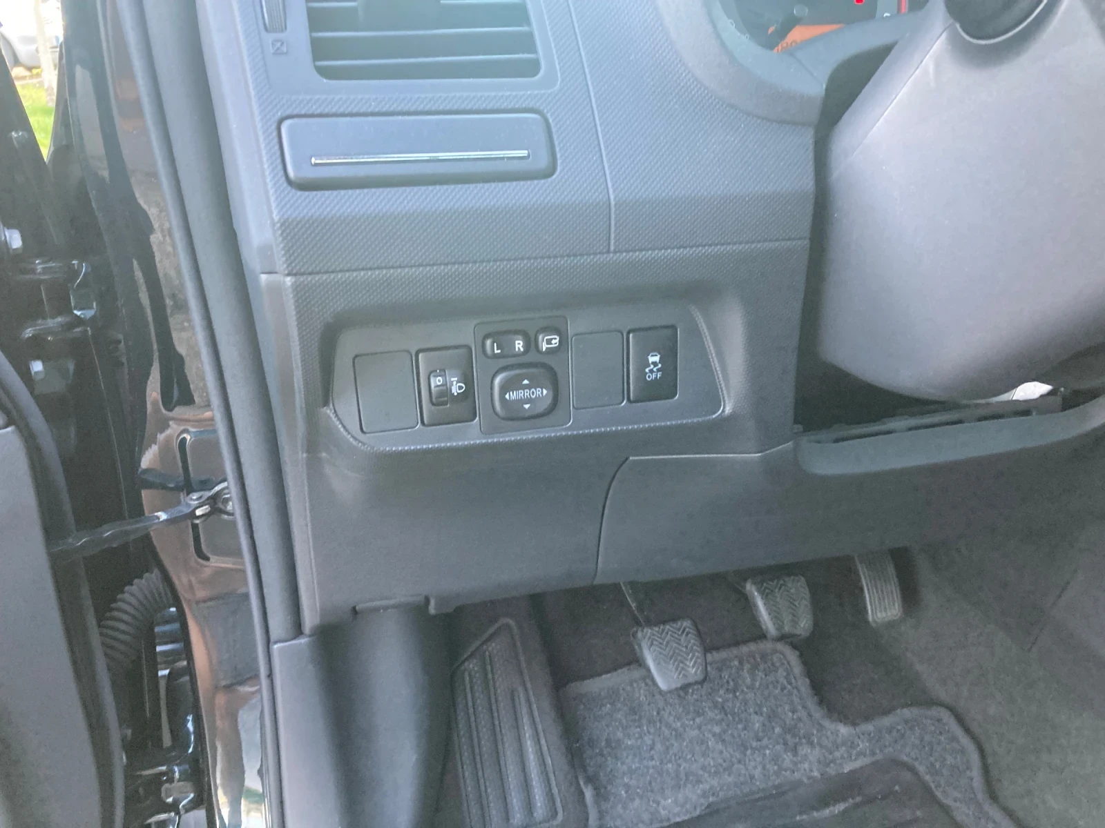 Toyota Auris 1.4 D4D 90ks 128000km Original Euro 5, снимка 9 - Автомобили и джипове - 54235275