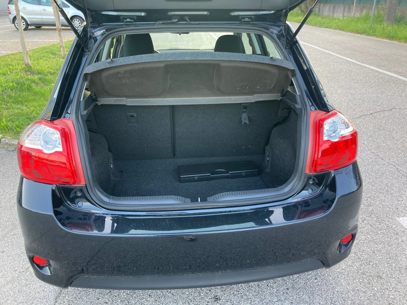 Toyota Auris 1.4 D4D 90ks 128000km Original Euro 5, снимка 5 - Автомобили и джипове - 54235275