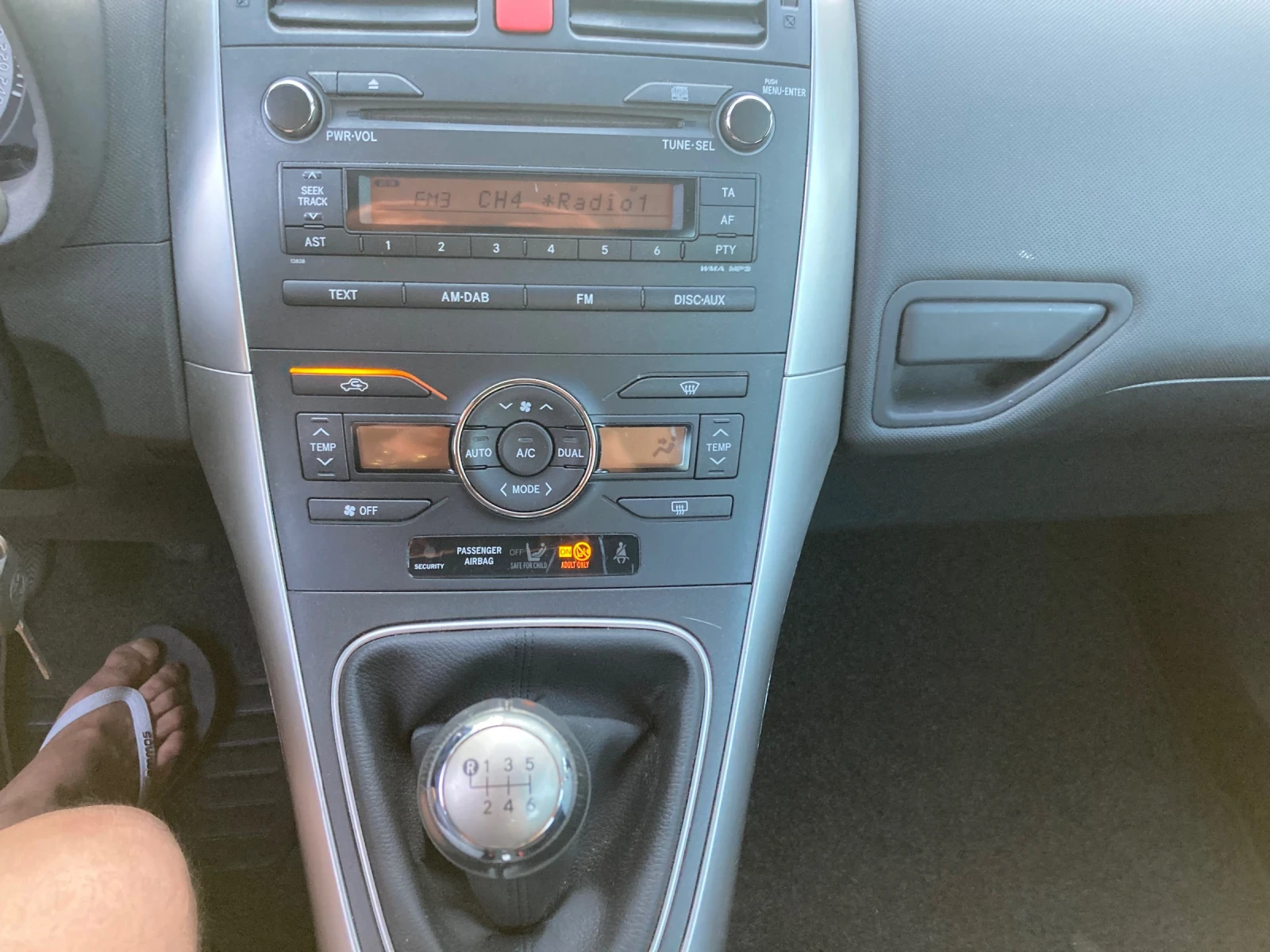 Toyota Auris 1.4 D4D 90ks 128000km Original Euro 5, снимка 13 - Автомобили и джипове - 54235275