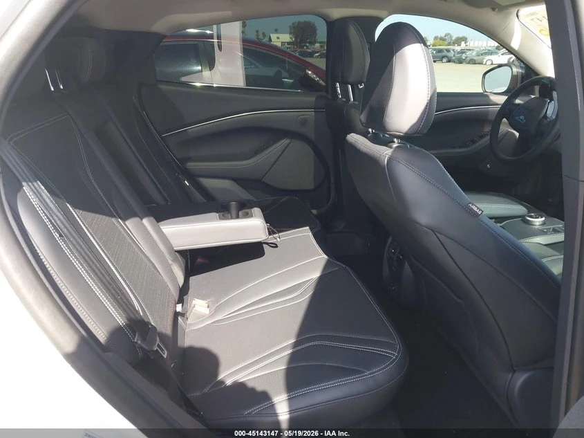 Ford Mustang Mach-E Premium, снимка 8 - Автомобили и джипове - 54891593