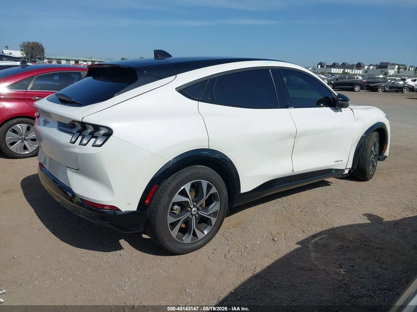 Ford Mustang Mach-E Premium, снимка 4 - Автомобили и джипове - 54891593
