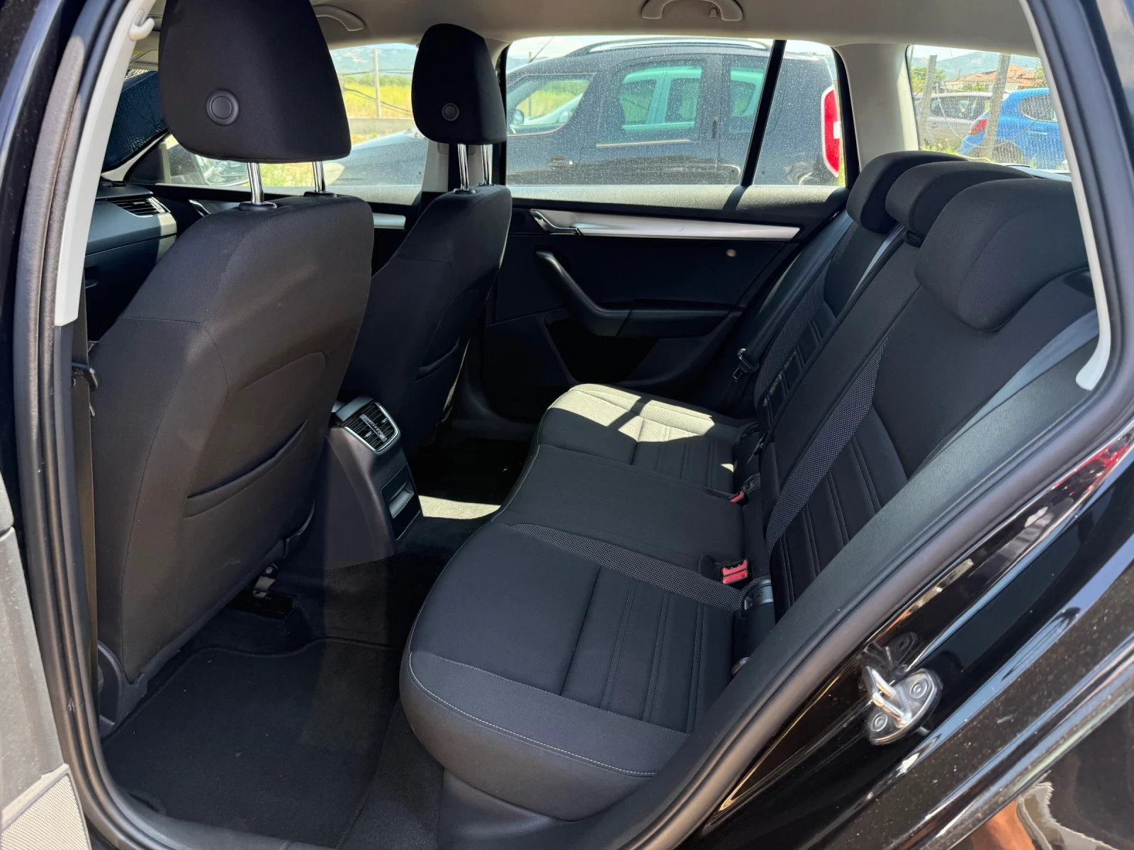 Skoda Octavia 1.5CNG/AUTOMATIC/SERVICE BOOK/EURO6, снимка 6 - Автомобили и джипове - 55393233