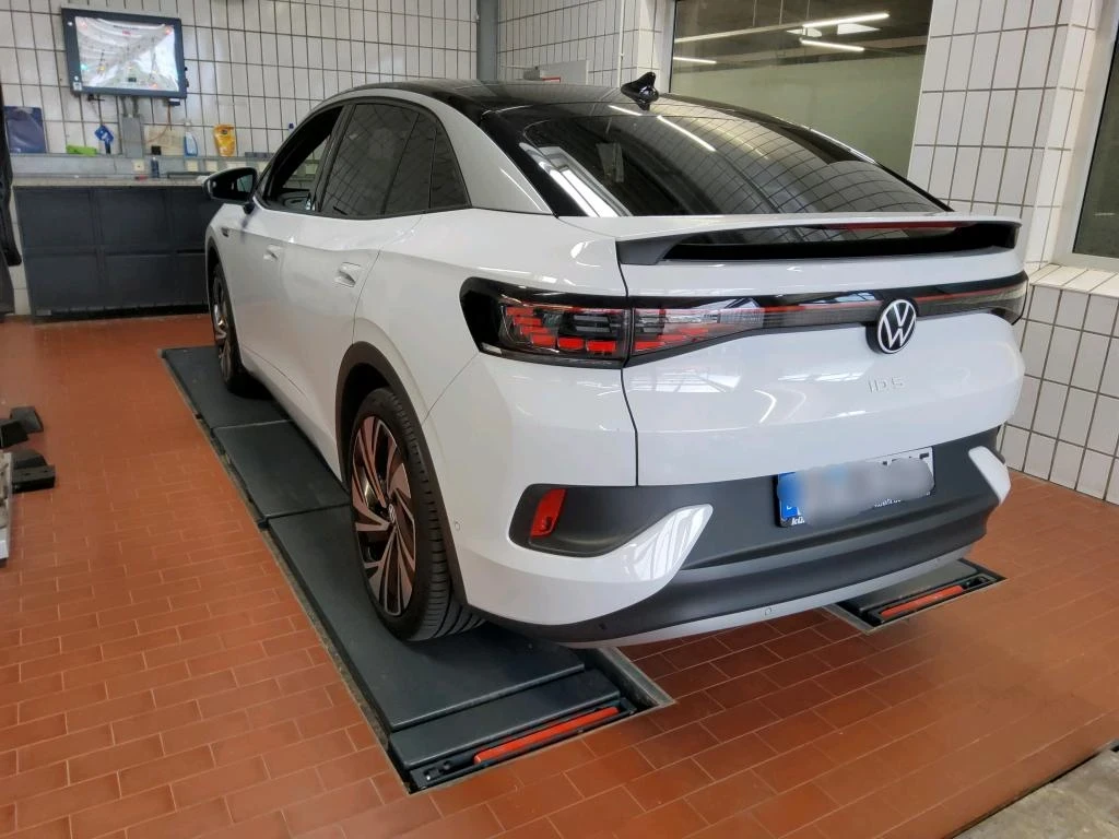 VW ID.5 PRO/82kw/23г/57х.км/Pano/HeadUp/360/Full, снимка 4 - Автомобили и джипове - 56316655