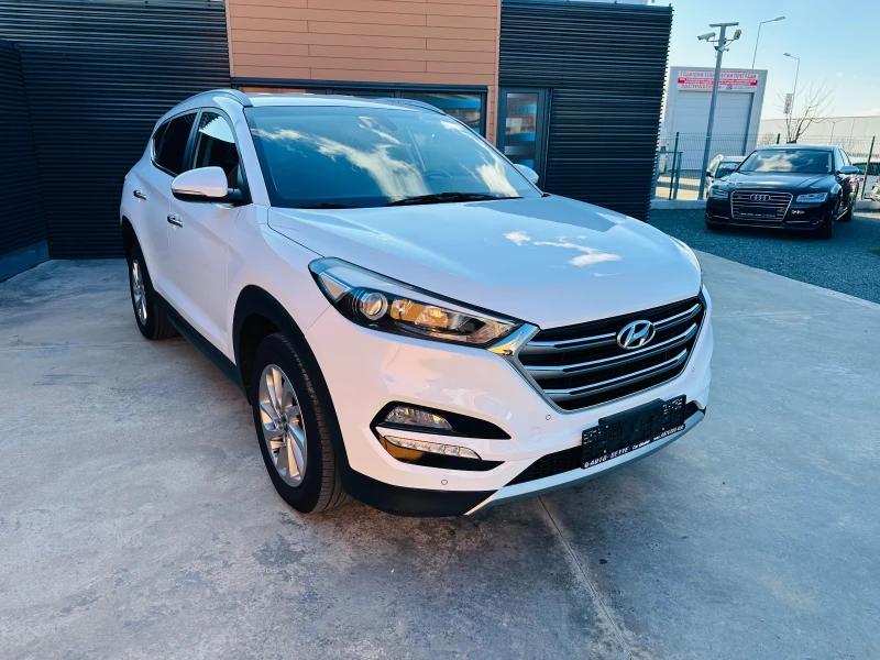 Hyundai Tucson 2.0 CRDI/4x4/Navi/Камера, снимка 3 - Автомобили и джипове - 48325045