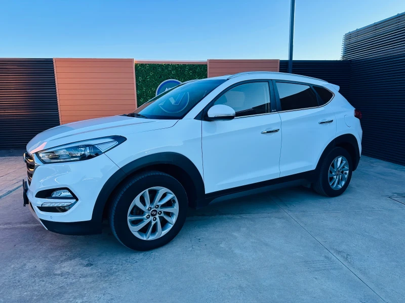 Hyundai Tucson 2.0 CRDI/4x4/Navi/Камера, снимка 8 - Автомобили и джипове - 48325045