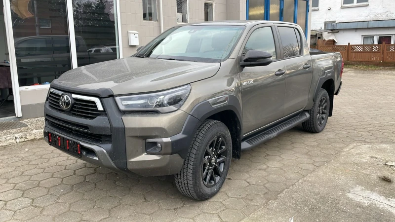 Toyota Hilux FACELIFT 2025 INVINCIBLE ЛИЗИНГ, снимка 1 - Автомобили и джипове - 49084501