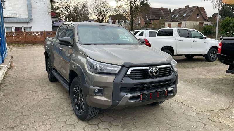 Toyota Hilux FACELIFT 2025 INVINCIBLE ЛИЗИНГ, снимка 2 - Автомобили и джипове - 49084501