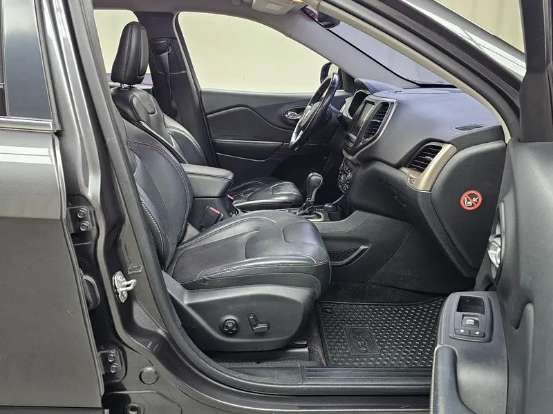 Jeep Cherokee 2.2 Diesel Limited 4Wd, снимка 11 - Автомобили и джипове - 55816083