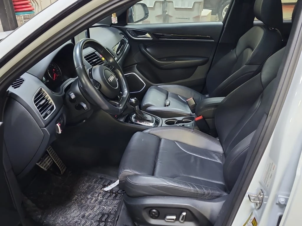 Audi Q3 * 2.0 TFSI quattro Technik Tiptronic * CARFAX * БЕ - изображение 5