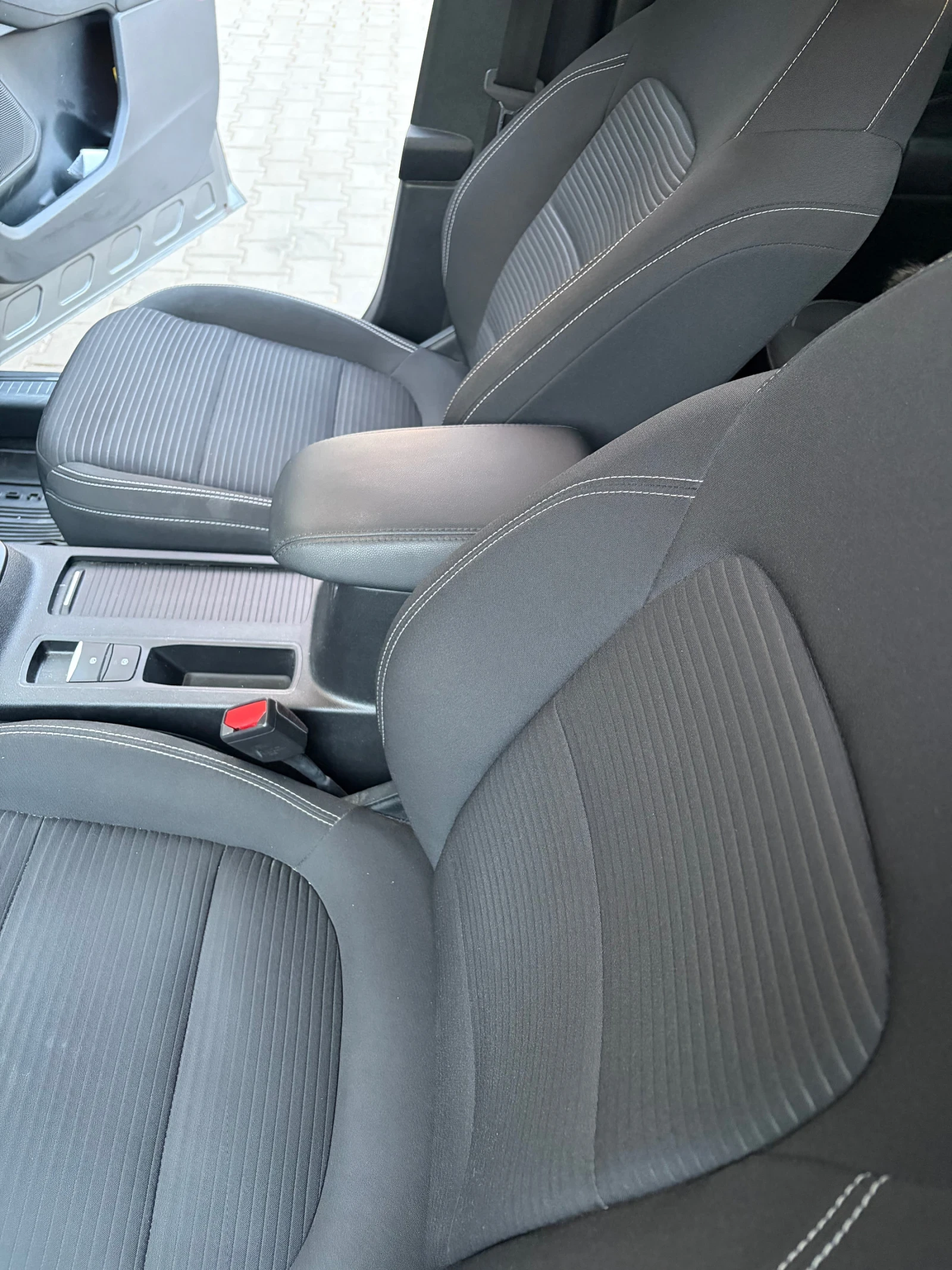 Ford Kuga 1.5, снимка 13 - Автомобили и джипове - 53841301