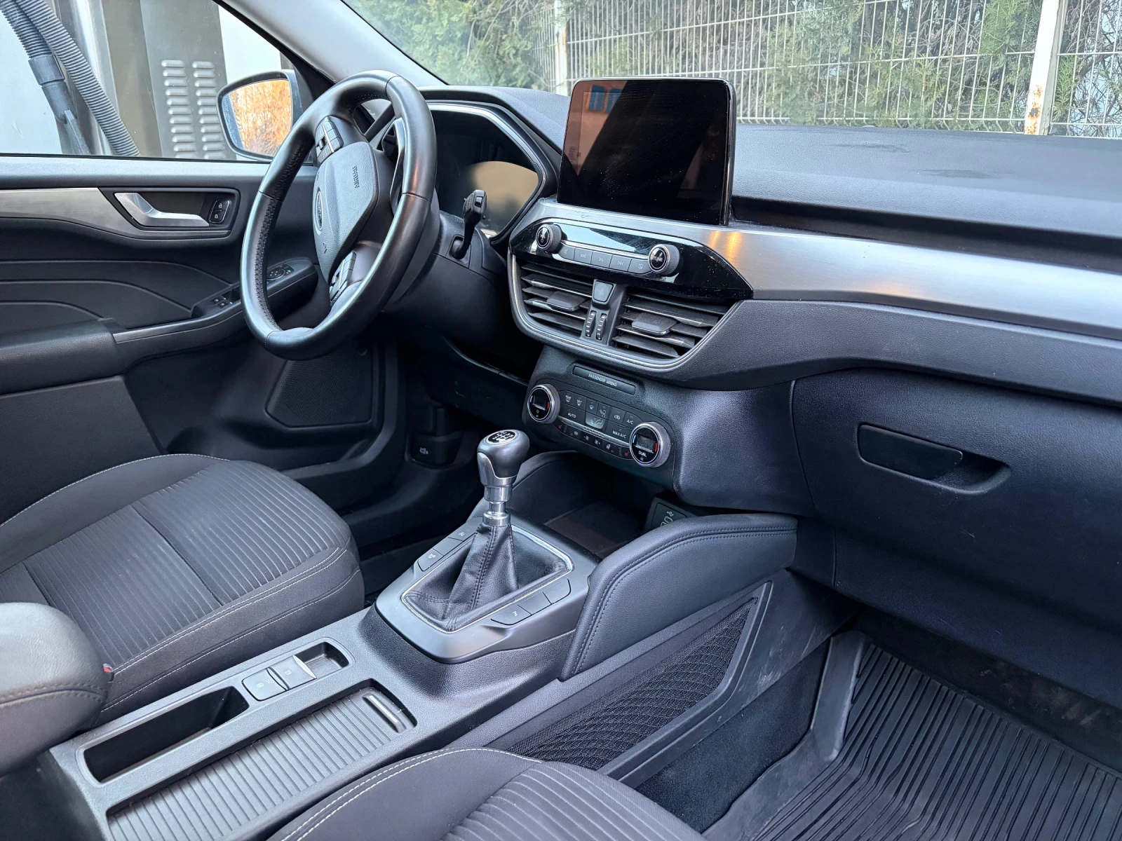 Ford Kuga 1.5, снимка 8 - Автомобили и джипове - 53841301