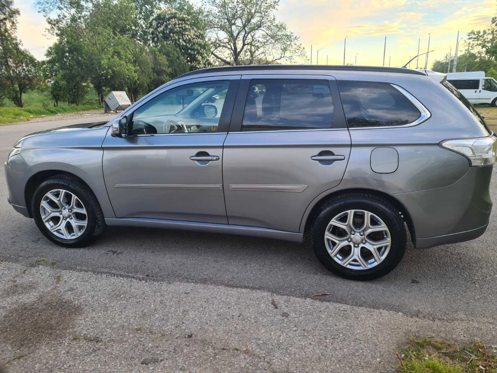 Mitsubishi Outlander, снимка 4 - Автомобили и джипове - 54563403