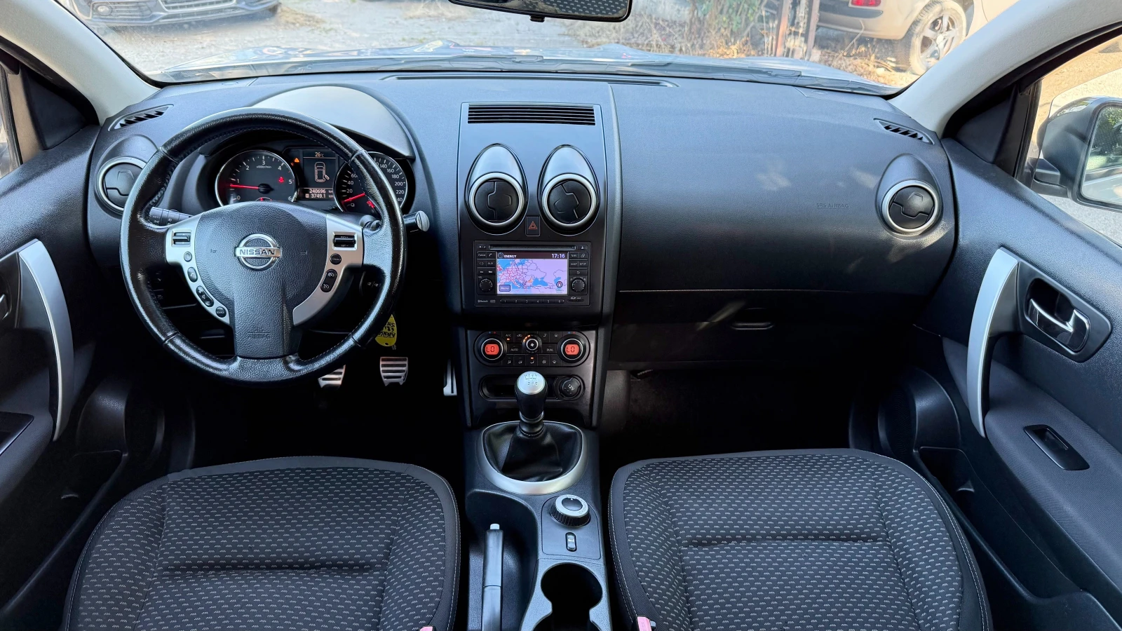 Nissan Qashqai 2.0dci 4x4 НАВИ ПАНОРАМА, снимка 9 - Автомобили и джипове - 54973772