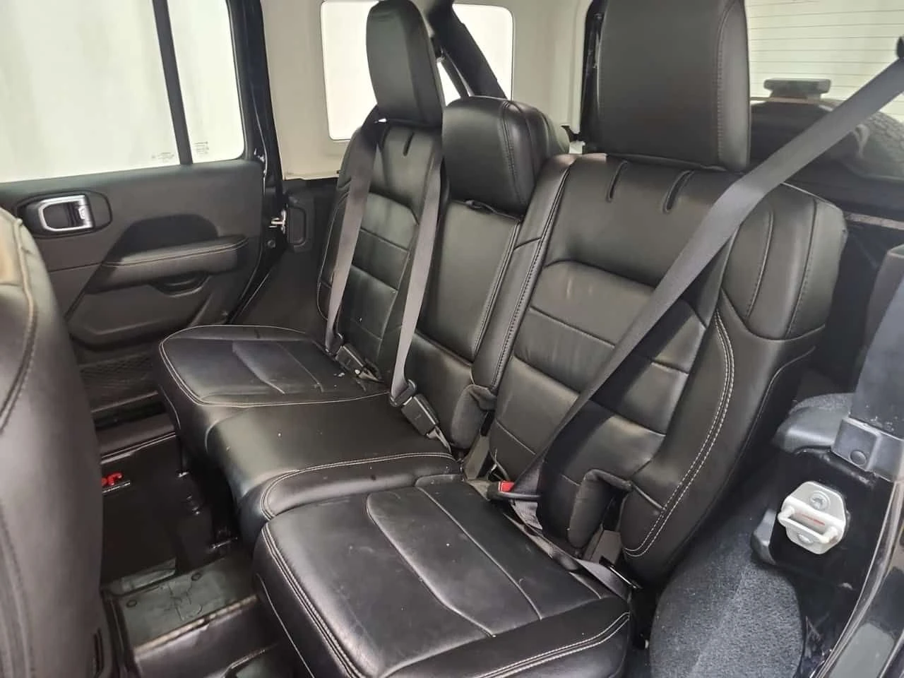 Jeep Wrangler * 4 Door 4x4 Sahara * CARFAX * ОПЦИЯ ЗА ФИНАНСИРАН, снимка 12 - Автомобили и джипове - 55510436
