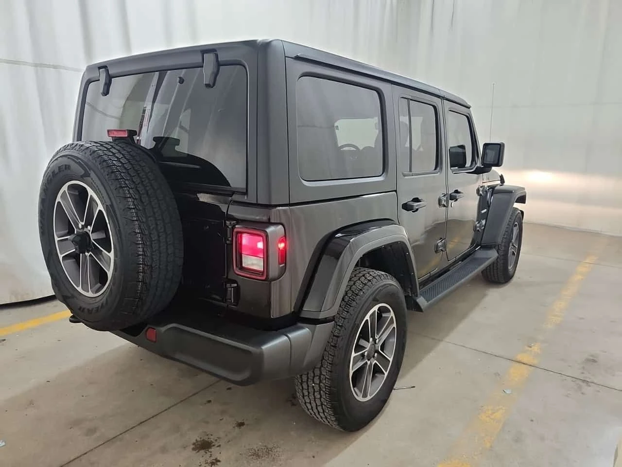 Jeep Wrangler * 4 Door 4x4 Sahara * CARFAX * ОПЦИЯ ЗА ФИНАНСИРАН, снимка 2 - Автомобили и джипове - 55510436