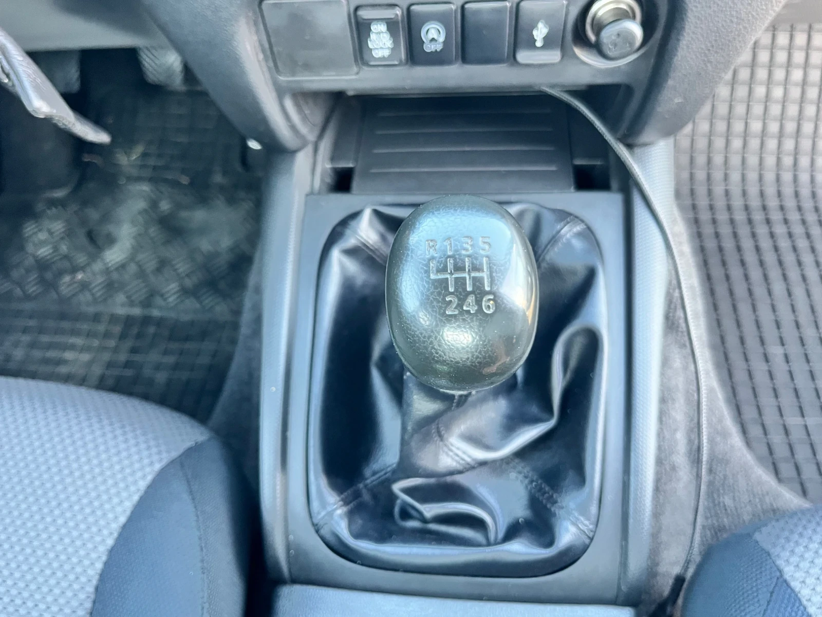 Mitsubishi L200, снимка 8 - Автомобили и джипове - 55677521
