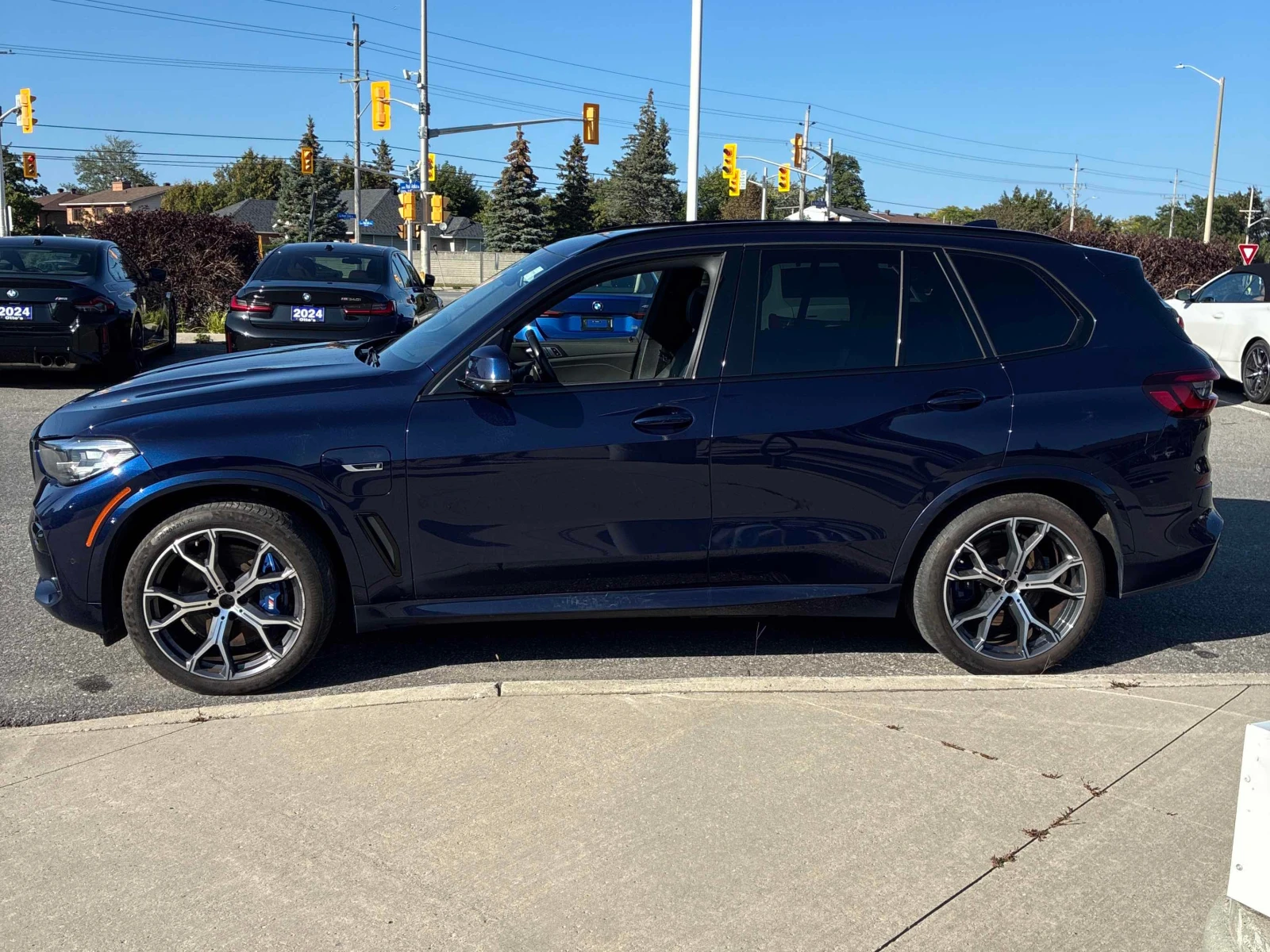 BMW X5 * xDrive45e * CARFAX * БЕЗ ПЪРВОНАЧАЛНА ВНОСКА, снимка 2 - Автомобили и джипове - 56109259
