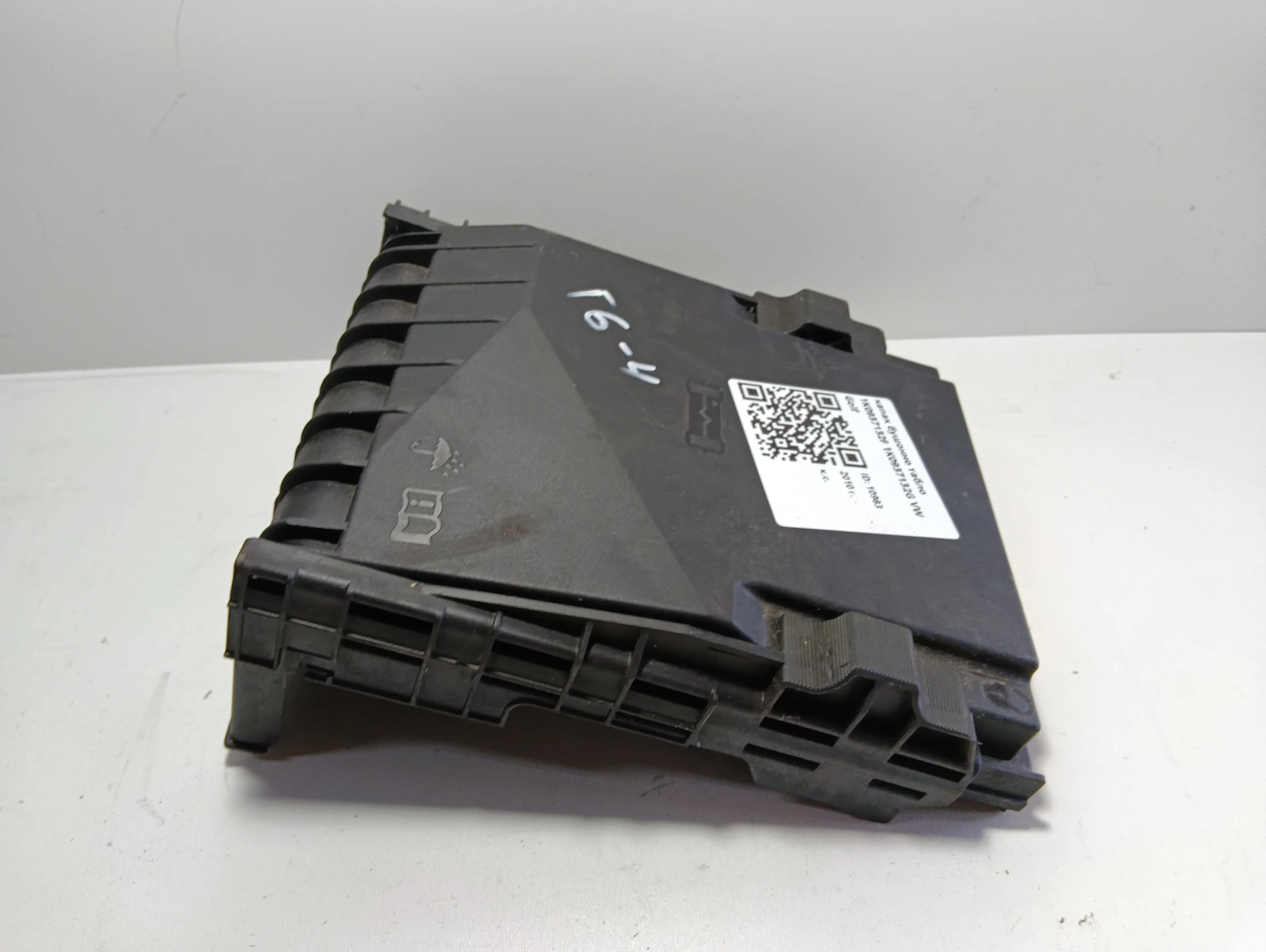 капак бушонно табло 1K0937132F 1K0937132G VW Golf