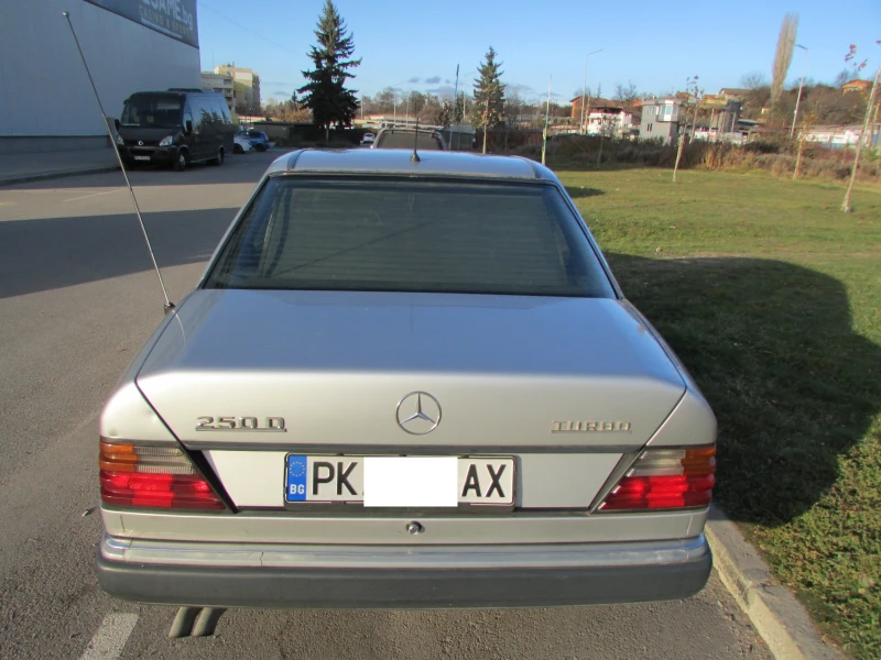 Mercedes-Benz 124 250 TD, снимка 3 - Автомобили и джипове - 47989475